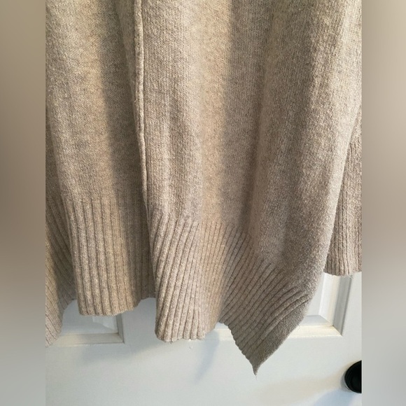 Jessica Simpson Poncho Style Cowl Neck Sweater Size S - Picture 5 of 6